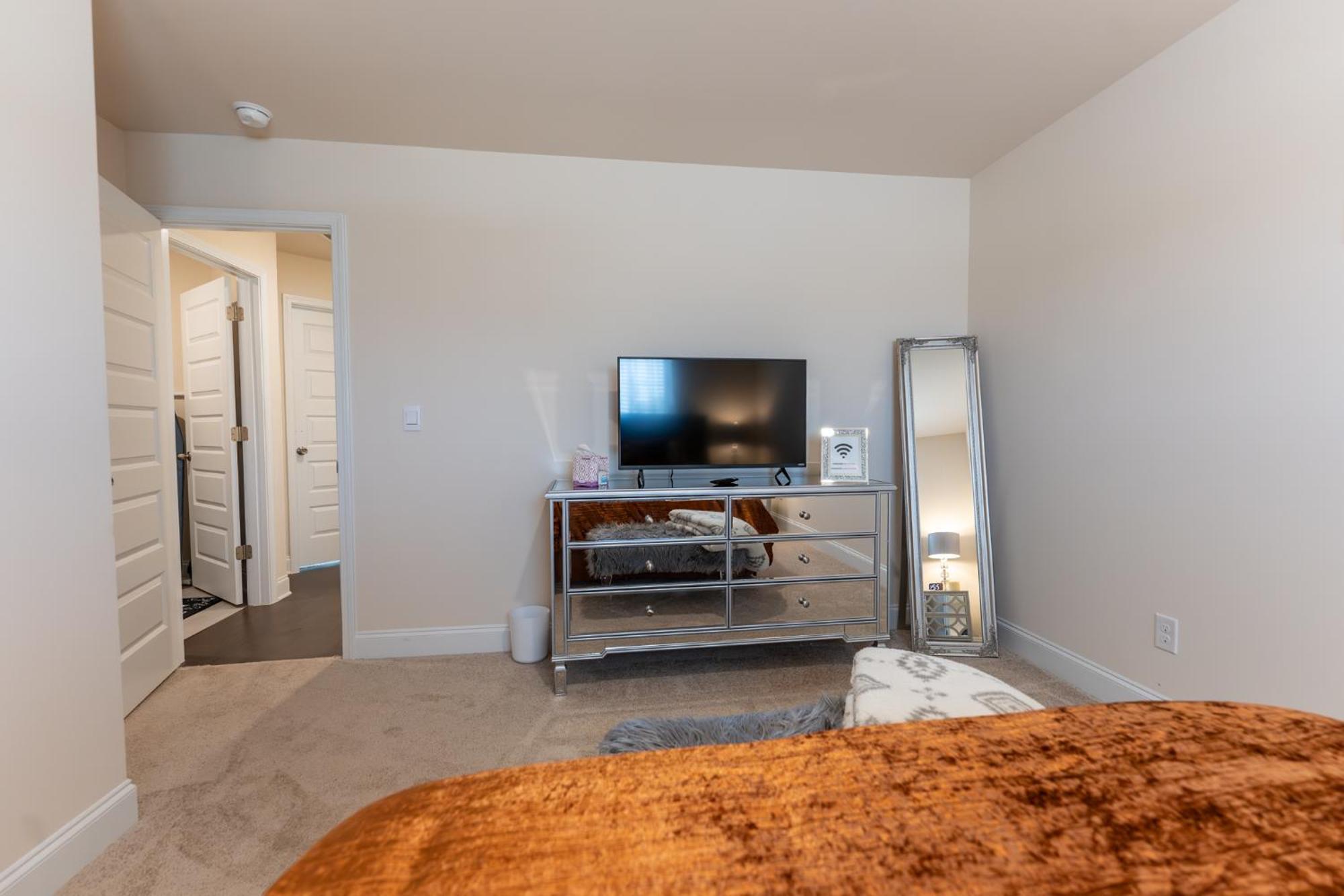 Luxury Bedroom With Private Bath 햄프턴 외부 사진